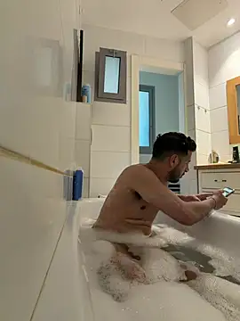 Snapshot of husbandandwifetobe chatting on March 4, 5:37 am husbandandwifetobe online show from March 4, 5:37 am