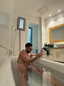 Snapshot of husbandandwifetobe chatting on December 20, 1:14 pm husbandandwifetobe online show from December 20, 1:14 pm