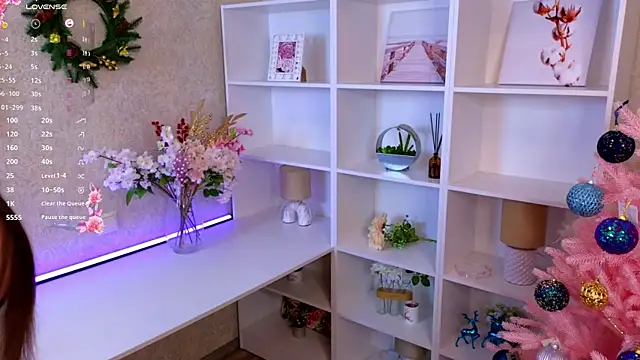 TraciMyntti online show from January 7, 1:10 am