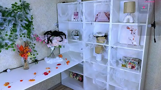 TraciMyntti online show from October 19, 1:30 am