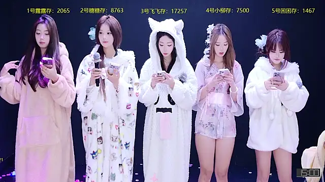 CrazyGirl-888 online show from October 28, 2:38 pm