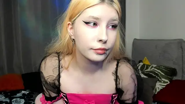 Snapshot of VelvetBlitz chatting on November 25, 4:07 pm VelvetBlitz online show from November 25, 4:07 pm