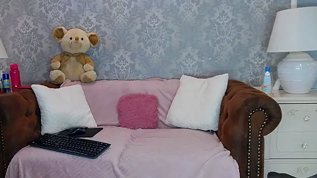 Snapshot of Ella_Raven chatting on June 25, 4:43 am Ella Raven online show from June 25, 4:43 am