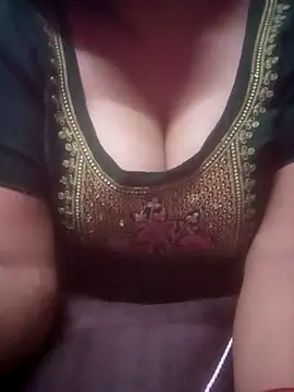 Snapshot of TINASONI chatting on July 9, 12:37 pm TINASONI online show from July 9, 12:37 pm