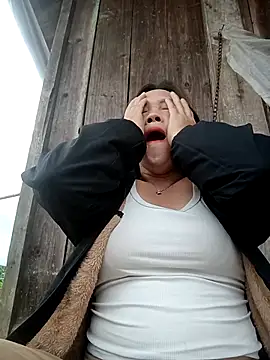 Snapshot of miumiu_00 chatting on October 24, 1:37 am miumiu 00 online show from October 24, 1:37 am