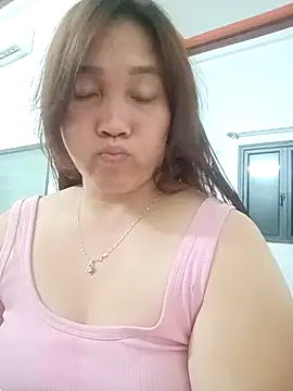 Snapshot of miumiu_00 chatting on November 23, 11:20 am miumiu 00 online show from November 23, 11:20 am