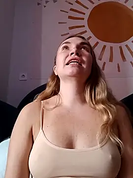 Snapshot of KisaVixen chatting on October 22, 6:35 am KisaVixen online show from October 22, 6:35 am