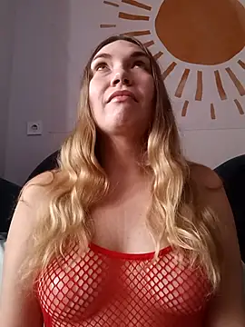 Snapshot of KisaVixen chatting on November 16, 10:42 am KisaVixen online show from November 16, 10:42 am