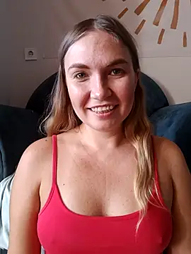 Snapshot of KisaVixen chatting on September 19, 12:31 pm KisaVixen online show from September 19, 12:31 pm
