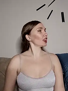 KisaVixen online show from April 13, 5:39 pm