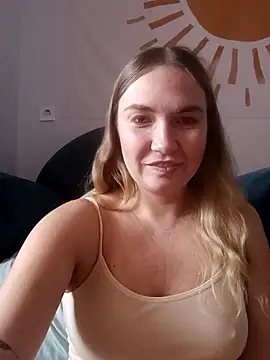 Snapshot of KisaVixen chatting on October 1, 8:52 am KisaVixen online show from October 1, 8:52 am