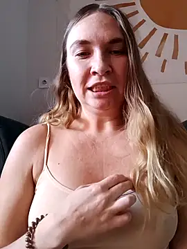 Snapshot of KisaVixen chatting on October 23, 12:15 pm KisaVixen online show from October 23, 12:15 pm