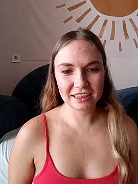 Snapshot of KisaVixen chatting on September 21, 9:58 am KisaVixen online show from September 21, 9:58 am
