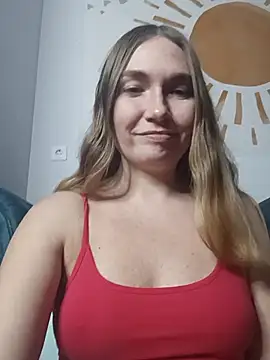 Snapshot of KisaVixen chatting on November 18, 4:32 pm KisaVixen online show from November 18, 4:32 pm