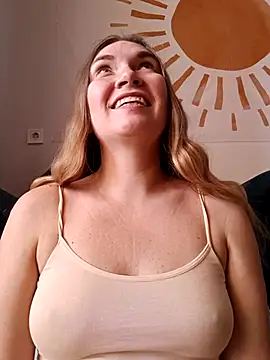 Snapshot of KisaVixen chatting on November 1, 9:14 am KisaVixen online show from November 1, 9:14 am