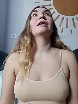 KisaVixen online show from December 18, 12:31 pm