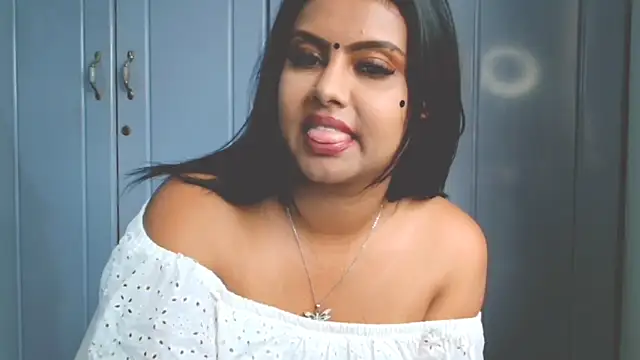 Snapshot of Indian_GlowingMiax chatting on October 10, 1:23 pm Indian GlowingMiax online show from October 10, 1:23 pm