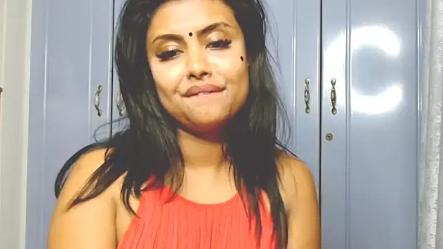 Indian GlowingMiax online show from October 30, 7:33 pm