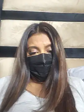 Snapshot of Indian_GlowingMiax chatting on June 16, 1:33 pm Indian GlowingMiax online show from June 16, 1:33 pm