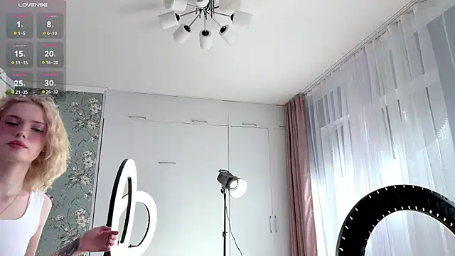 GlaydsLeveto online show from March 26, 4:44 am