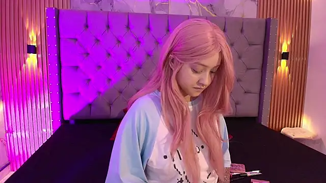 Suxan White  online show from November 17, 11:58 am