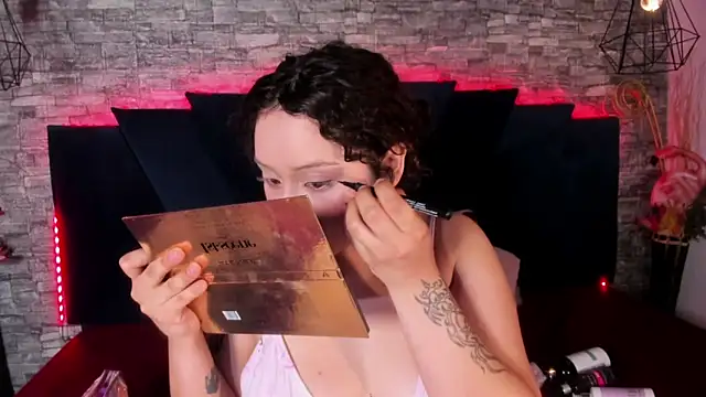 Suxan White  online show from April 16, 9:39 pm