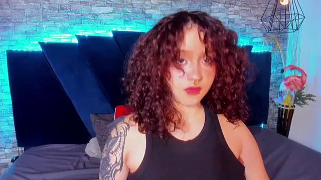 Suxan White  online show from April 8, 9:38 pm