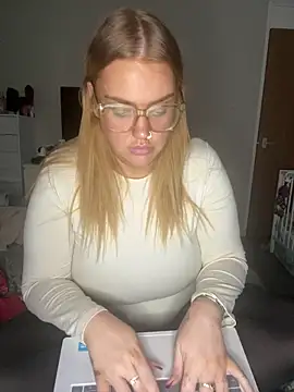 MysteriousMylaX online show from December 17, 8:03 pm