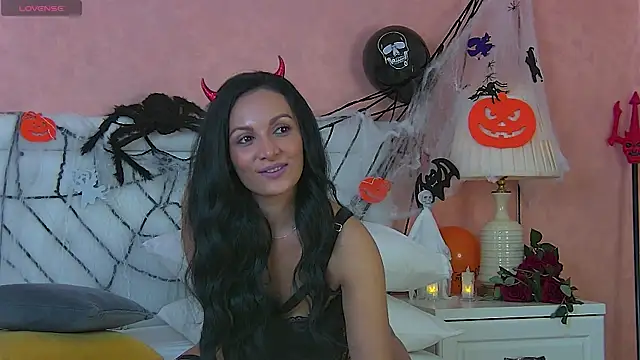 Snapshot of NovaDiamond chatting on October 29, 5:50 am NovaDiamond online show from October 29, 5:50 am