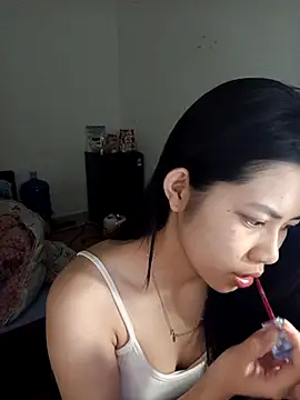 Snapshot of Katanh chatting on May 6, 11:47 am Katanh online show from May 6, 11:47 am