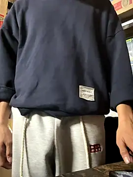 linh21107 online show from November 18, 7:00 am