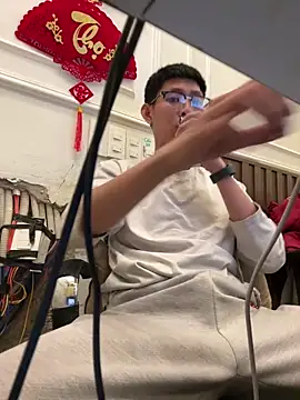 linh21107 online show from April 9, 1:50 pm