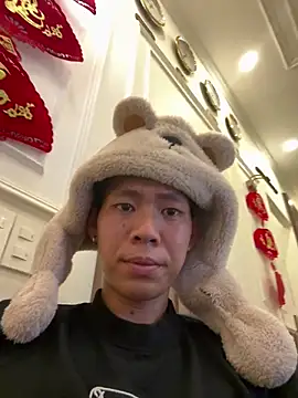 linh21107 online show from April 13, 1:04 pm