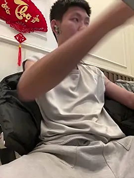 linh21107 online show from April 12, 12:30 pm