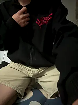 linh21107 online show from December 3, 5:34 pm