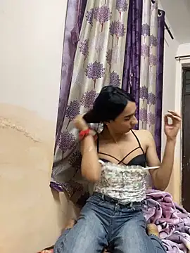 Snapshot of kaylee_demm chatting on February 5, 7:21 pm kaylee demm online show from February 5, 7:21 pm