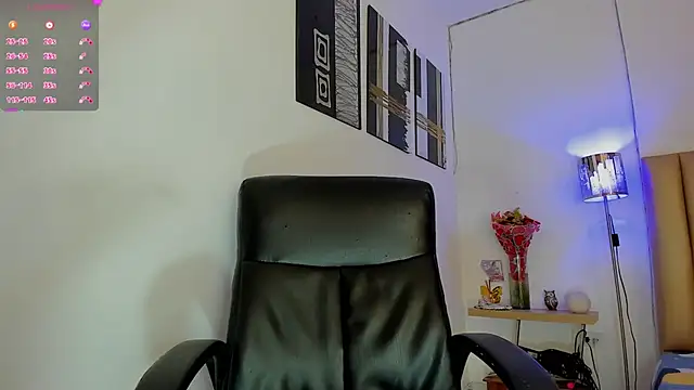 Snapshot of Princess_Brunette chatting on October 14, 8:31 pm Princess Brunette online show from October 14, 8:31 pm
