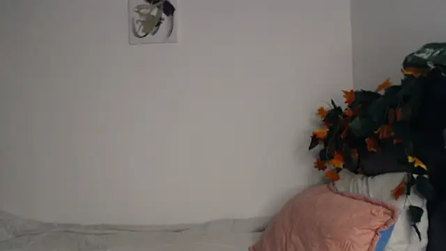   abrill   online show from October 17, 11:39 pm