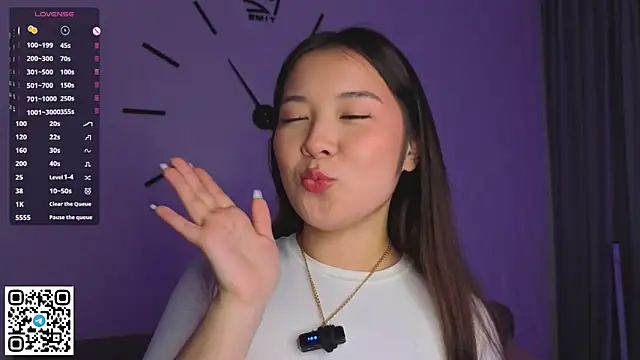 AlberthaEscue online show from October 26, 4:13 am