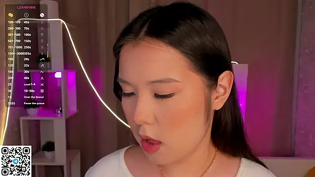 AlberthaEscue online show from November 26, 4:23 am