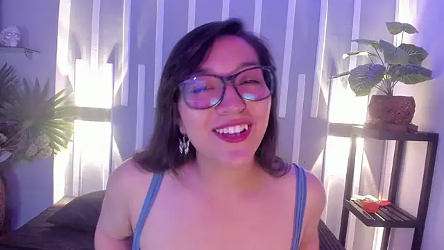 Snapshot of Skye_bluee_ chatting on September 10, 3:05 am Skye bluee online show from September 10, 3:05 am