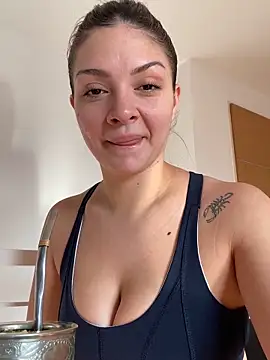 Danielaeliana online show from May 26, 7:01 pm