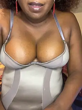 Missparis online show from March 18, 8:10 pm