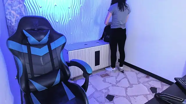 alison moon7 online show from November 8, 11:25 am