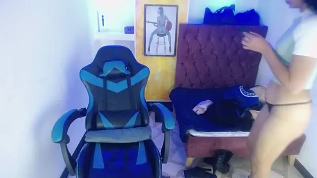 alison moon7 online show from September 26, 11:50 am