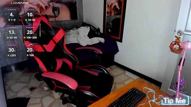 alison moon7 online show from December 4, 6:40 pm