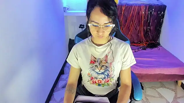 alison moon7 online show from October 27, 1:45 pm