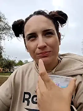 lillylooney online show from September 24, 8:15 pm