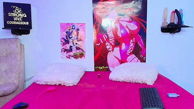Maddy Esther online show from September 13, 8:20 pm