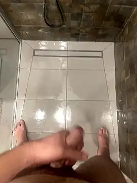 Snapshot of MrZli chatting on January 11, 6:37 pm MrZli online show from January 11, 6:37 pm